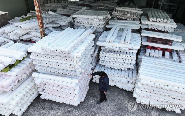 중동전쟁 끝은 언제…쌓여가는 수출 원단