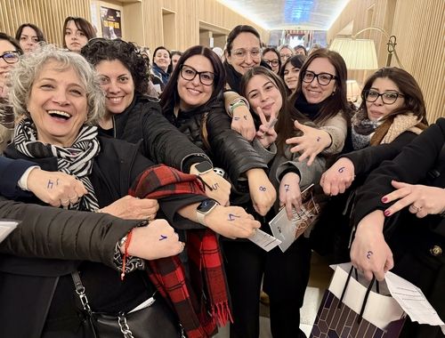 새벽 대기 끝 '한자릿수' 번호표 뽑고 기뻐하는 공유팬들