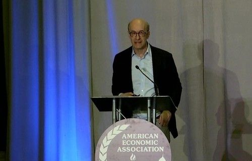 전미경제학회 주제발표하는 로고프 교수