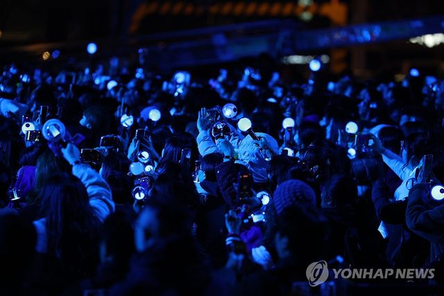 BTS 광화문 공연 즐기는 아미