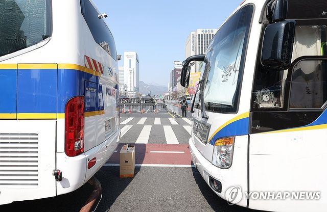 광화문광장 통제 시작