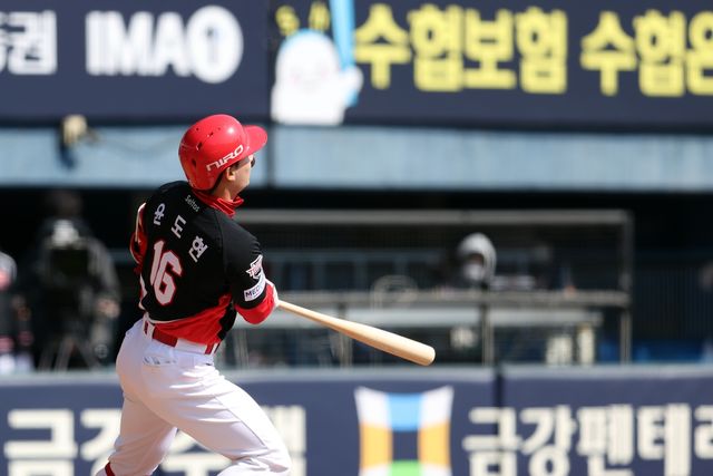 홈런 2개를 때린 KIA 윤도현