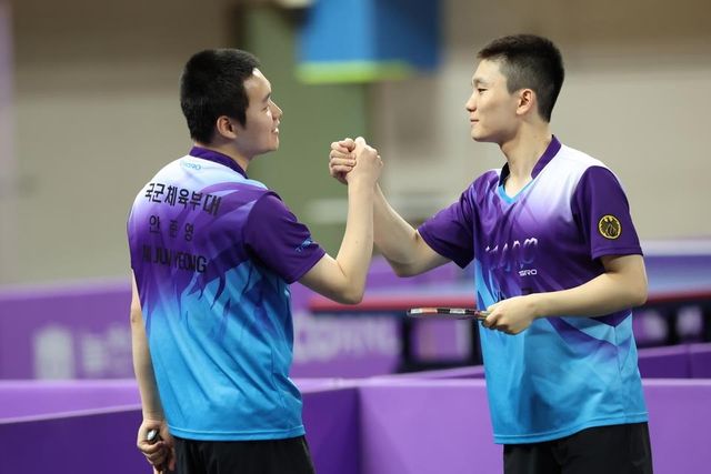 프로탁구리그 시리즈1 남자복식에 나선 안준영(왼쪽)과 장한재