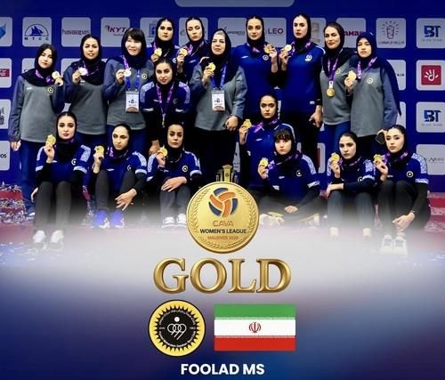 CAVA 클럽 대항전서 우승한 이란 풀라드MS의 이도희 감독(뒷줄 왼쪽에서 3번째)