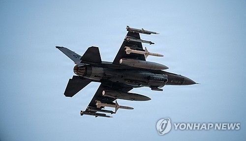 중동 모처에서 이란 공습을 위해 무기를 탑재한 채 이륙한 F-15E 전투기