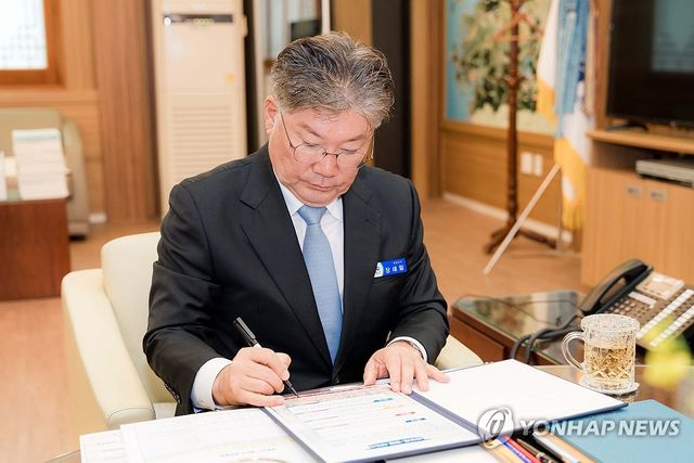 장세일 영광군수, 2024년 10월 청렴서약으로 군정을 시작할 당시 모습 [연합뉴스 자료 사진]