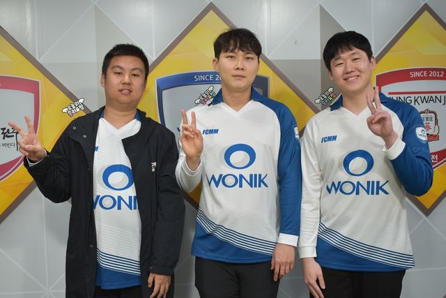 왼쪽부터 원익 진위청·박정환·이원영 9단