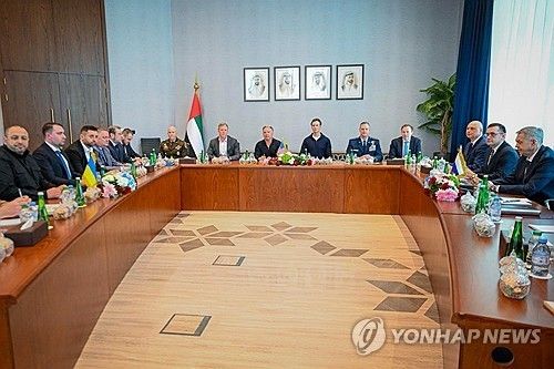 2월 4일 아랍에미리트에서 열린 미국·러시아·우크라이나 3자 협상 모습 