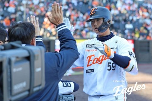 한화 허인서가 시범경기에서 5호 홈런을 날렸다.