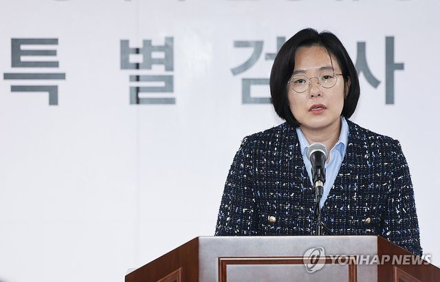 브리핑하는 김지미 특검보