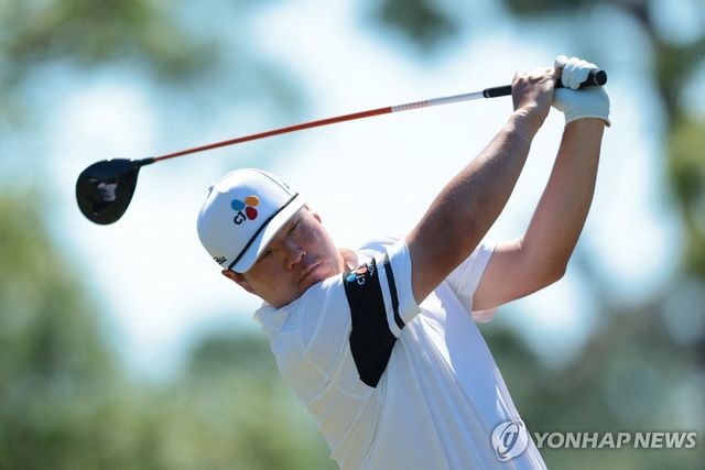 티샷 날리는 임성재