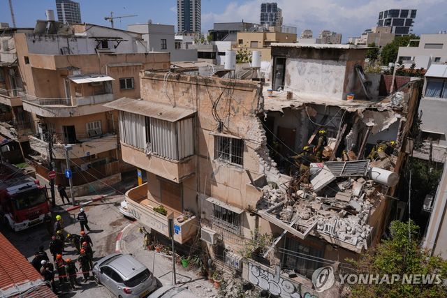 이란 미사일에 부서진 이스라엘 텔아비브 주택가