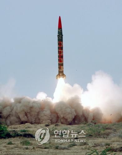 2008년 1월25일 파키스탄이 실험발사한 핵 탑재 가능 중거리 탄도미사일