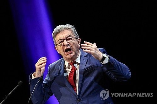 프랑스 극좌정당 굴복하지않는프랑스의 장뤼크 멜랑숑 대표