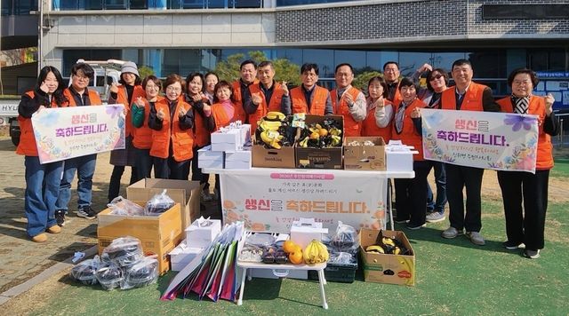 홀로 사는 노인 생일상 차려주기 나선 진위면 주민자치회