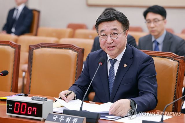 중수청법 관련 질의에 답변하는 윤호중 장관