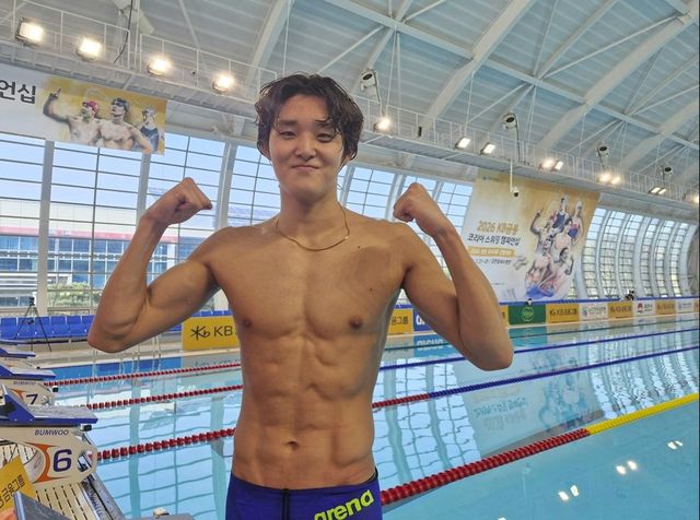 남자 자유형 1,500ｍ에서 우승한 김우민.