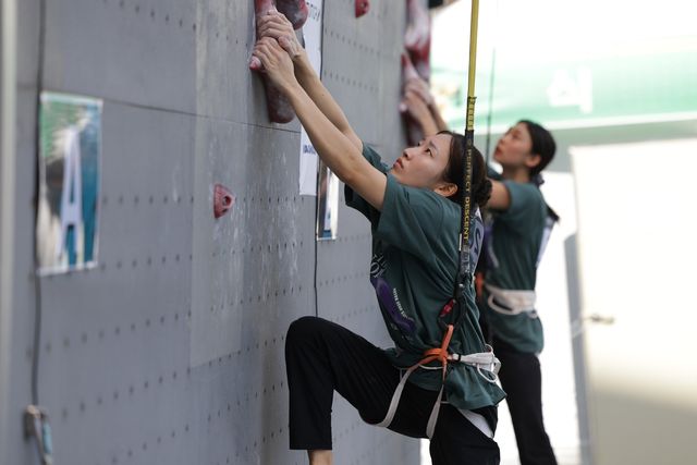 스피드 여자부 경기에 출전한 정지민(왼쪽)