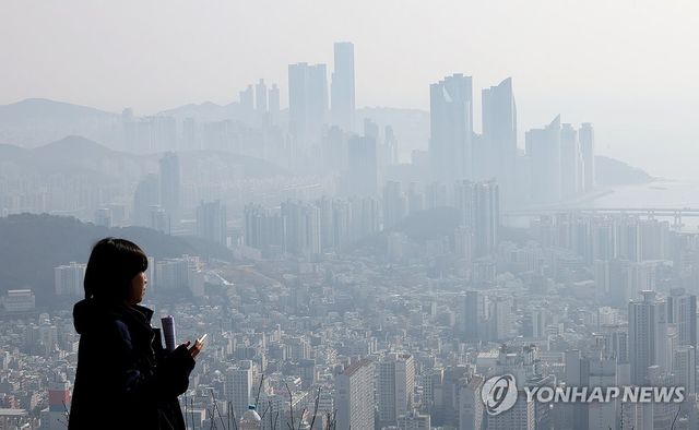 부산 서부 초미세먼지주의보…동부·남부·중부 주의보 유지