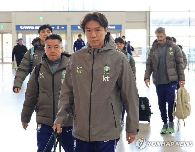 유럽원정 출국하는 홍명보 감독