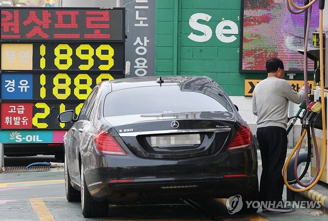 석유 최고가제 후 휘발윳값 평균 79.2원↓…"27원 더 인하해야"