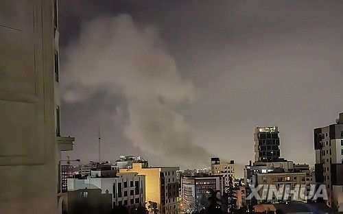 23일 테헤란 상공의 연기