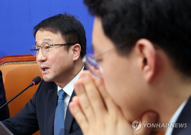 최고위원회의, 발언하는 한병도 원내대표