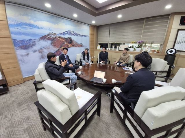 기자들과 만난 함명준 강원 고성군수