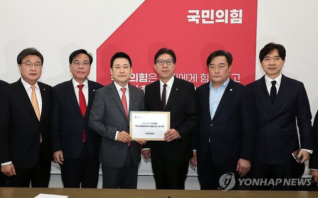 장동혁 대표에게 부산 발전 특별법 제정 촉구한 박형준 부산시장