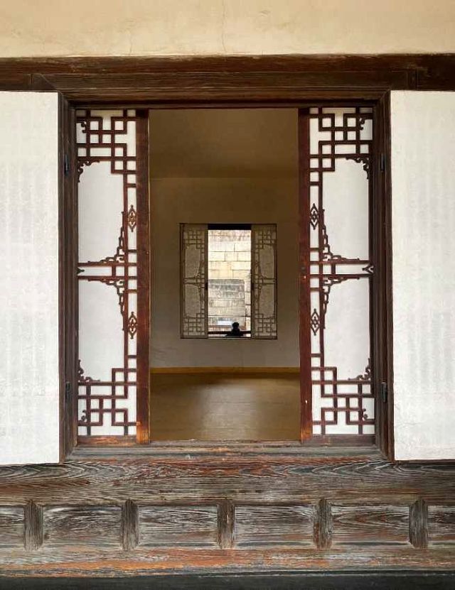 낙선재 창호 개방 모습 