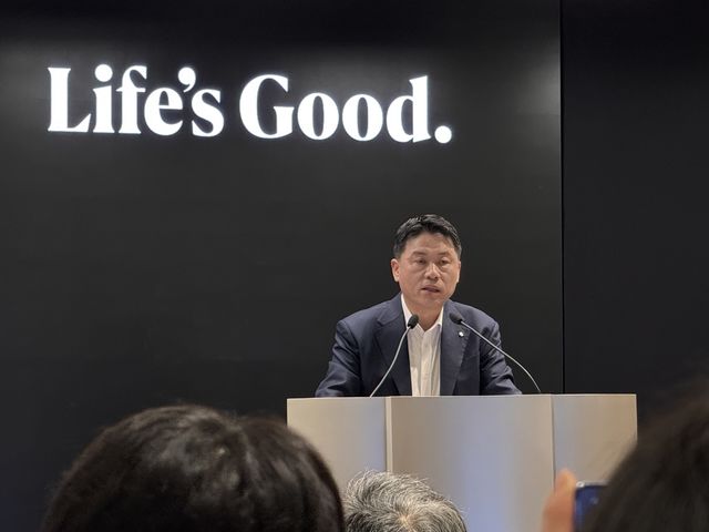 주주총회에서 발표 중인 류재철 LG전자 CEO 