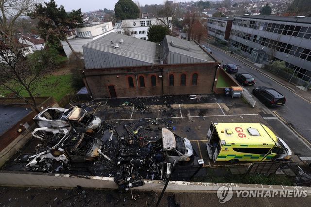 23일 불에 탄 유대인 민간 구급대 구급차들