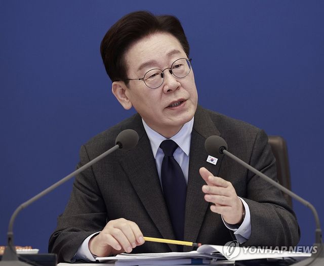 국무회의 발언하는 이재명 대통령