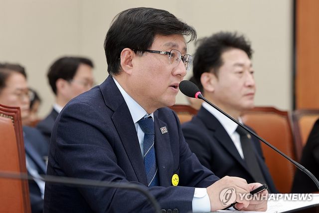 기후에너지환경노동위원회 전체회의 출석한 김성환 장관