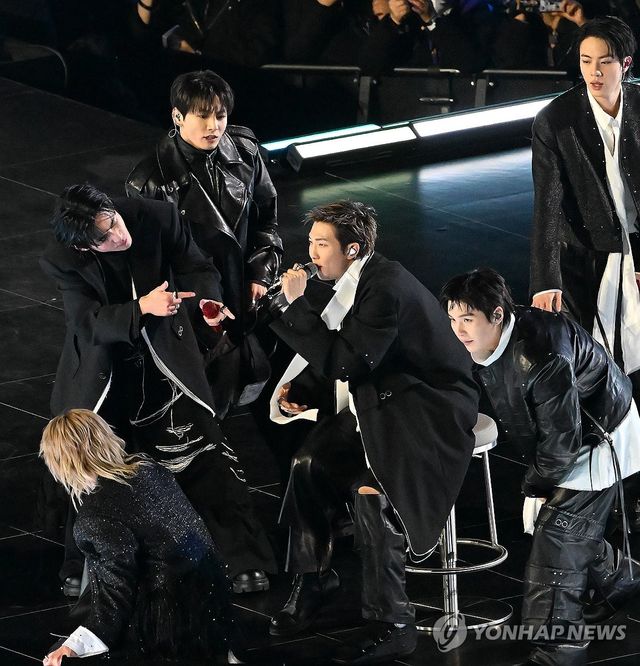 멋진 방탄소년단의 공연