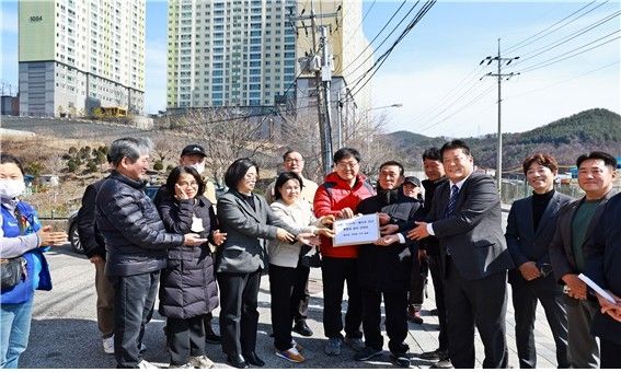 태백 주민 통행교 설치 요구 건의문 전달