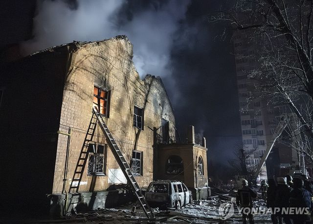 러시아 공격 받은 키이우의 아파트