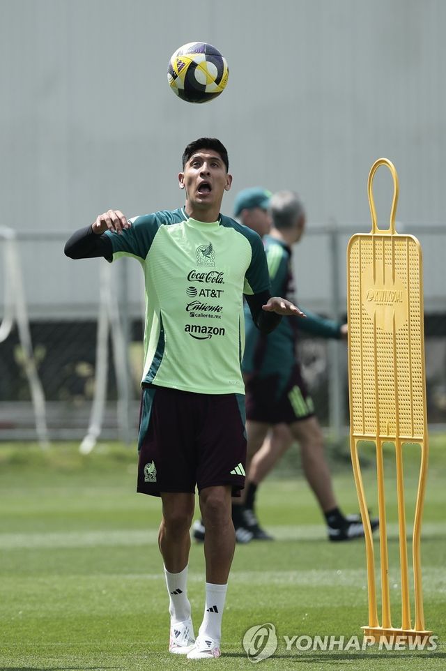 멕시코 미드필더 에드손 알바레스