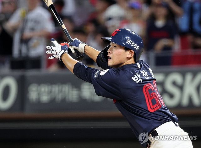 타격하는 박찬형