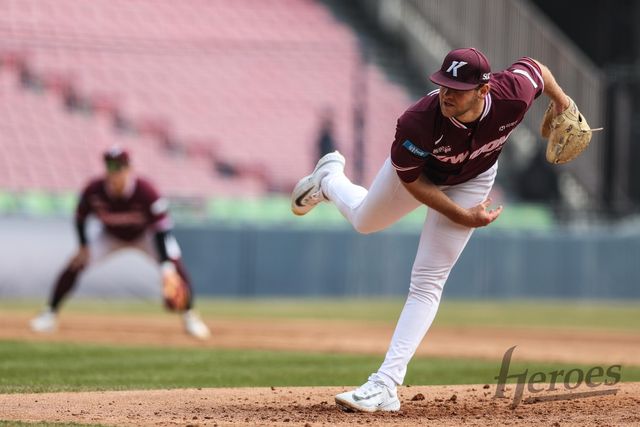 24일 LG 트윈스전에 선발 투수로 등판한 네이선 와일스(27) 