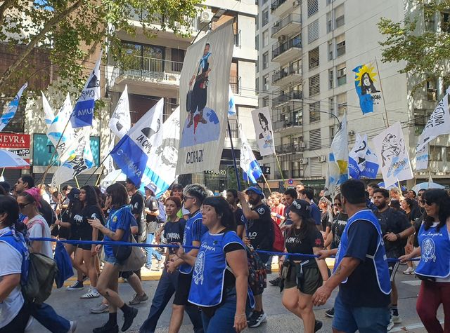 아르헨티나 1976년 군사 쿠데타 50주년 행진하는 청년들