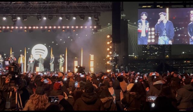 "지금 여기, 다함께"…BTS, 4년만에 완전체로 미국 무대