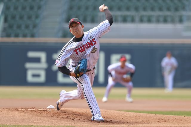 24일 키움 히어로즈전에 선발 등판한 LG 트윈스 손주영