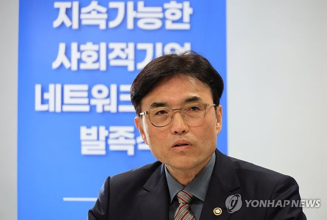 발언하는 권창준 노동부 차관