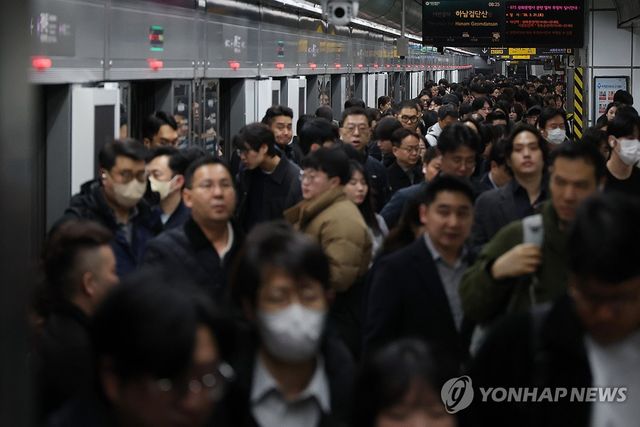 기름값 급등…지하철 이용객 증가