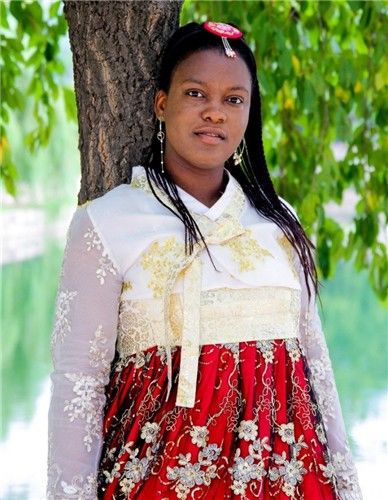 한복 차림으로 한 컷!