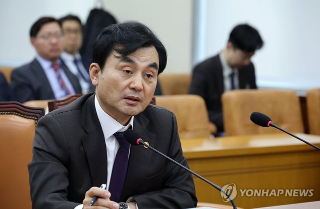 답변하는 안규백 국방부 장관