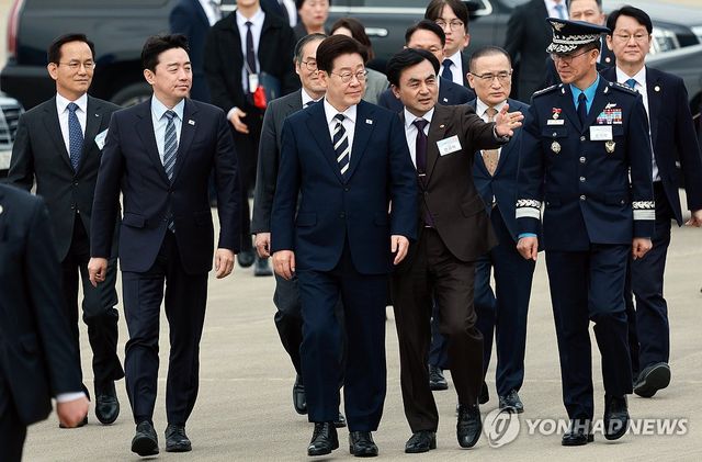 이재명 대통령, KF-21 양산 1호기 출고식 참석