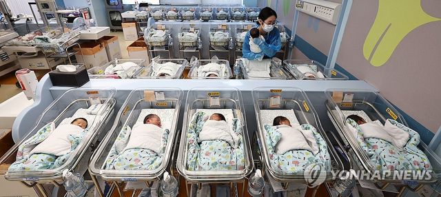 병오년 첫달 아기 2만7천명, 7년만에 최대…출산율 '1.0' 육박