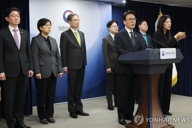 비상경제 대응체계 관련 브리핑하는 김민석 총리